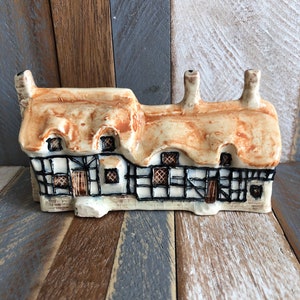 1970s Heritage Houses Ceramic Miniature Anne Hathaway’s Cottage Highly Collectable