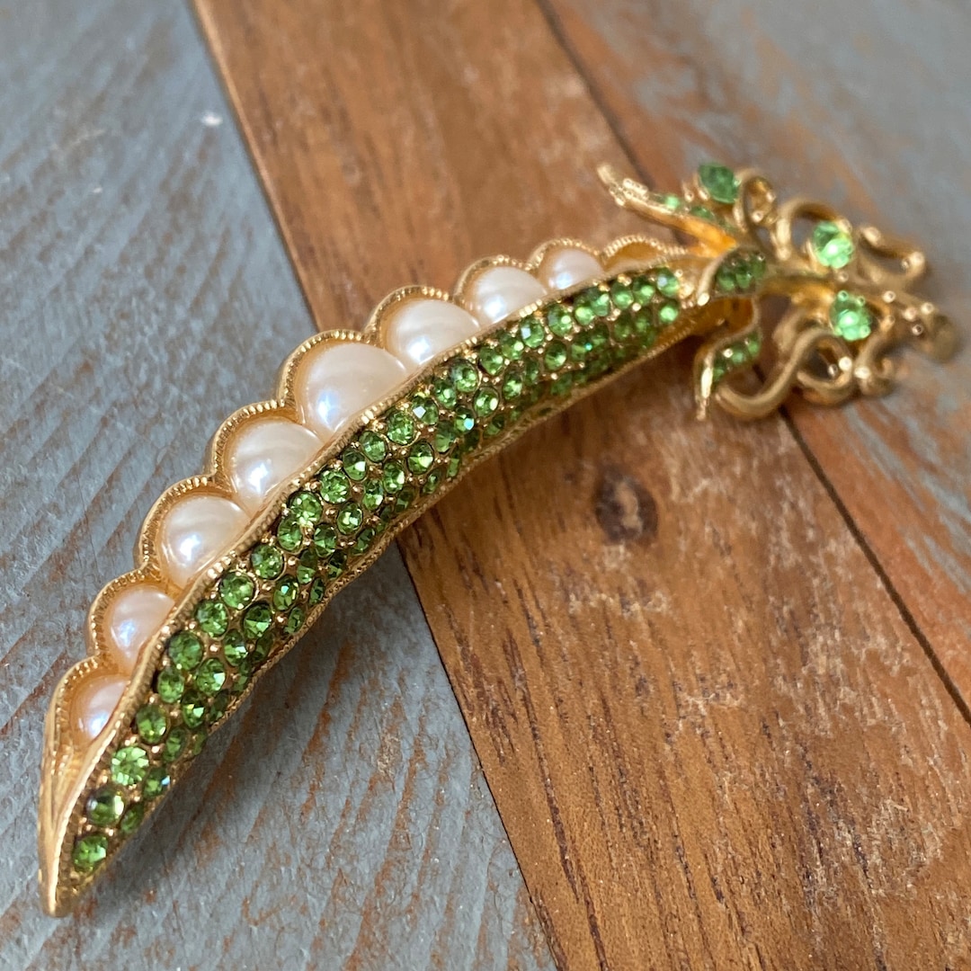 Vintage Costume Jewellery Gold Toned Pea Pod Brooch With Faux Pearls