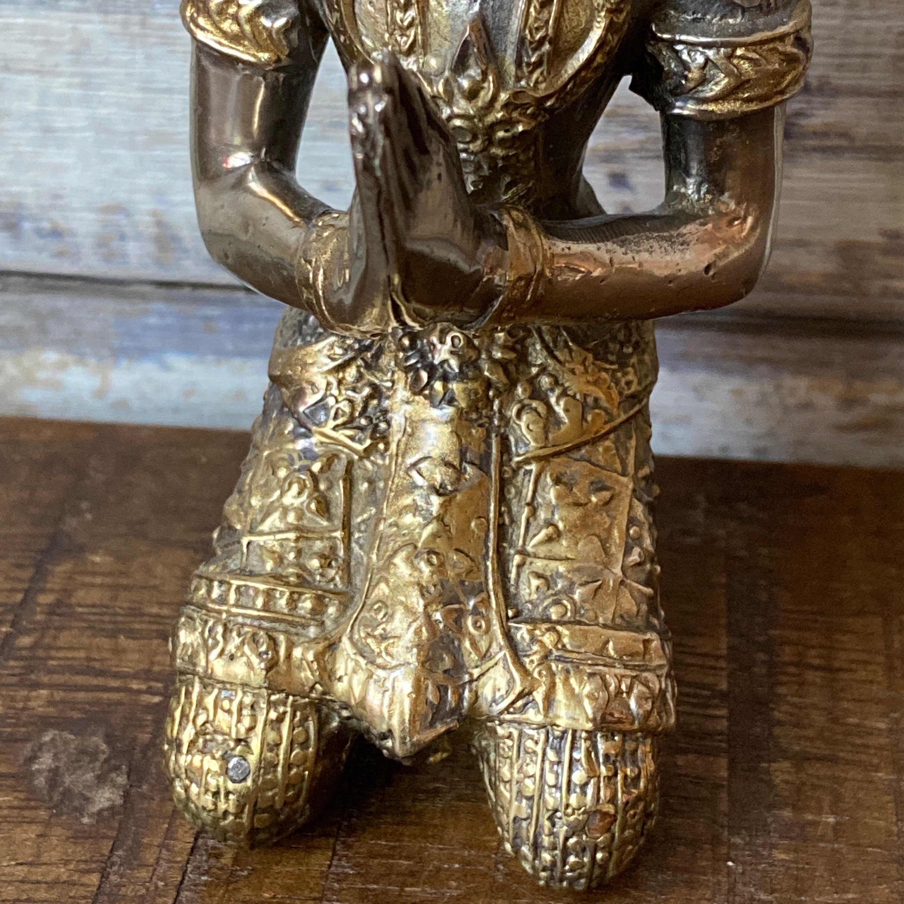 ヴィンテージ タイ シルバーと真鍮製 祈るテパノム守護天使仏像 - Etsy
