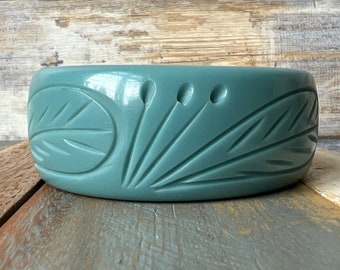 Vintage Wide Turquoise Teal Bakelite Bangle Bracelet Carved with Leaves and Flowers