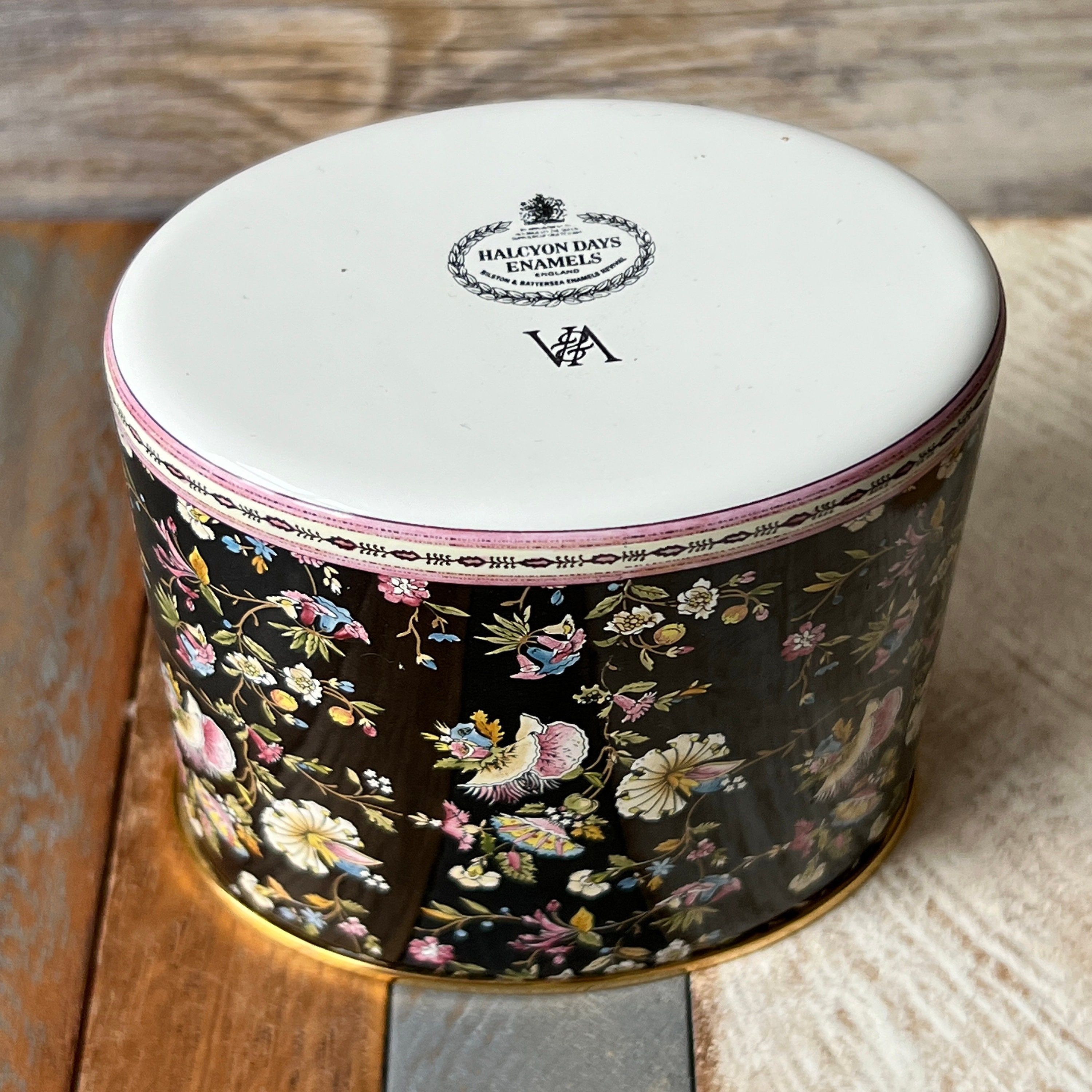 未使用 HALCYON DAYS ENAMELS 1983 インテリア Halcyon Days Enamels Trinket Box Christmas 1983 Flowers