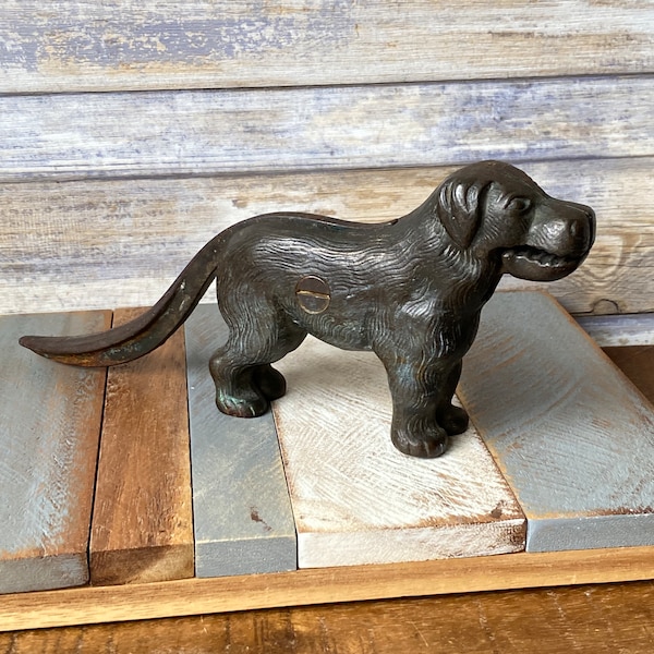 Cascanueces de perro de hierro fundido victoriano antiguo raro y coleccionable