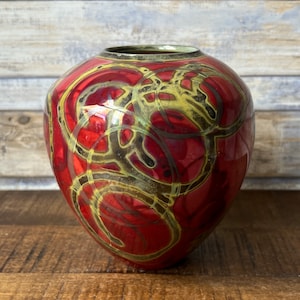 Vintage Studio Aardewerk Rode Iriserende Lustreware Vaas met abstracte patronen door Alain Dejardin, Frankrijk