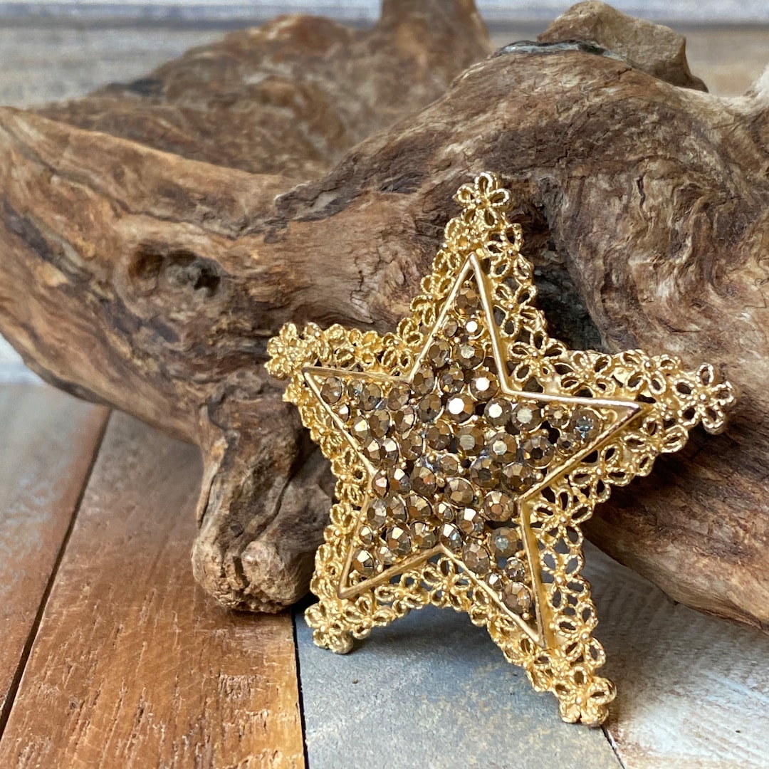 Vintage Costume Jewellery Gold Toned Filigree and Rhinestones Star