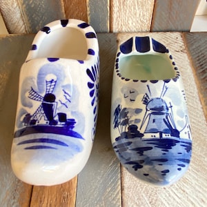 Vintage handbemalt DELFT Set von zwei Keramik Clogs Holland
