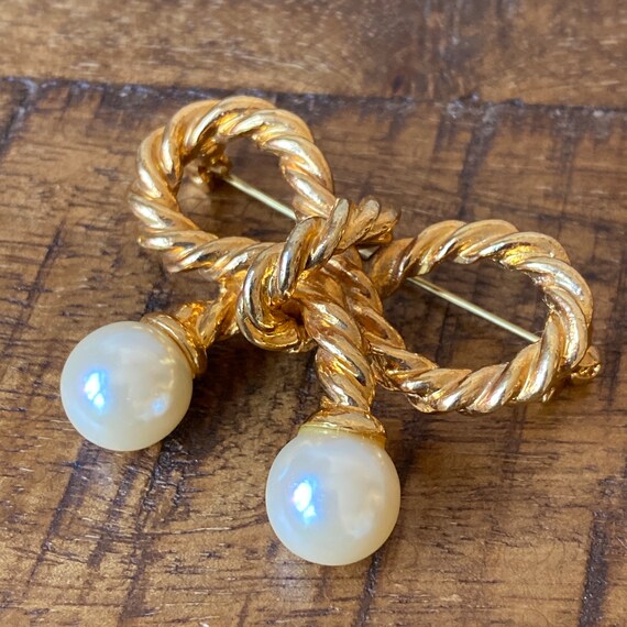 Vintage Monet Costume Jewellery Bow Brooch Gold P… - image 3