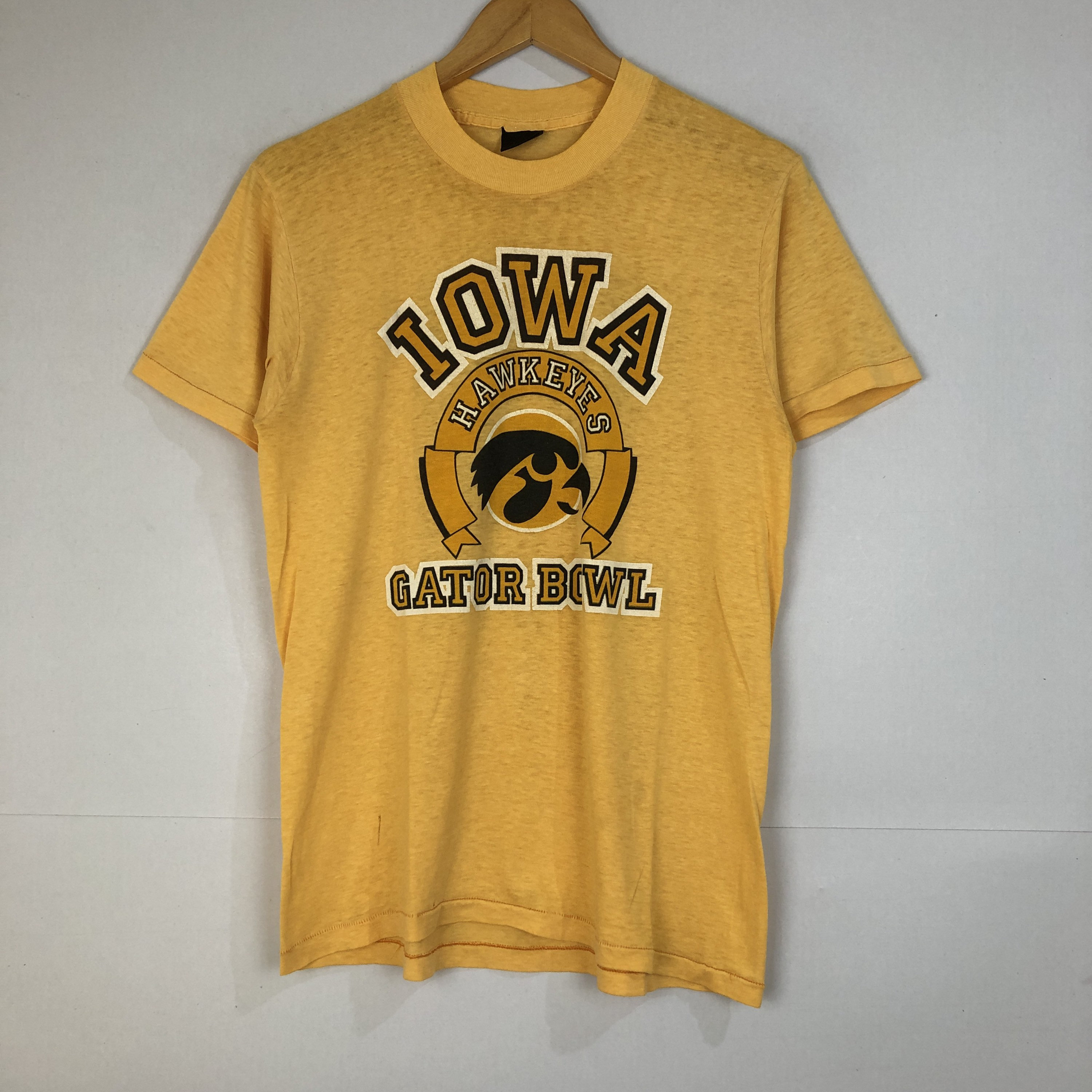 Vintage IOWA Hawkeyes Gator Bowl T 