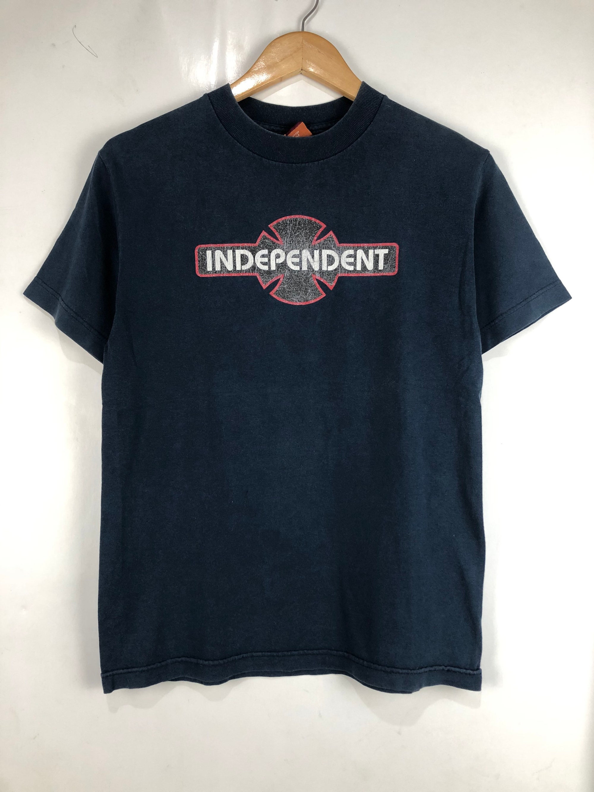 Discover Vintage Independent T-Shirt Skateboards