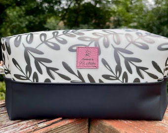 Black Leaves Vinyl Boxy Bag: Cosmetic, Toiletry & Accessories Pouch