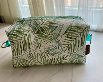 Leaves Vinyl Pouch: Green & White Cosmetic Case (6x3x4)