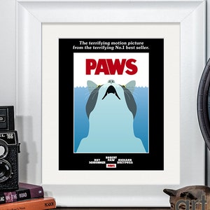 PAWS - Parodifilmaffisch inspirerad av den klassiska kultskräckfilmen JAWS - skulle vara en utmärkt present till filmfantaster och kattälskare.