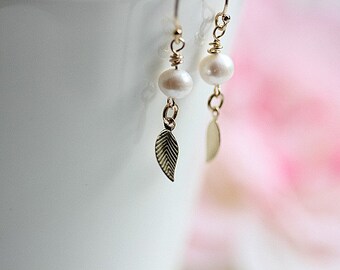 Pearl and Gold Leaf Earrings, Leaf Earrings, Pearl Drop,  Leaf Jewelry, Drop Pearl, Pearl Jewelry, Bridesmaid gift, Pearl and Leaf Earrings