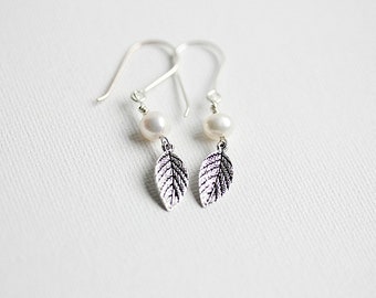 Pearl and Leaf Earrings, Pearl Earrings,  Dangle Leaf Earrings, Leaf Jewelry, Pearl Jewelry, Gift for Girlfriend, Mother's Day Gift