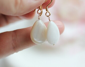 Wire wrapped Freshwater Pearl Earrings - Gold filled - White Pearl Dangle - Wedding Earrings - Wire wrap Pearl Earrings - Bridesmaid Gift