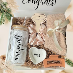Engagement Gift Box, Personalized Bride to be Gift Box for Future Mrs, Bridal Shower Gift for Bride to be, Custom Bride glass tumbler Gift