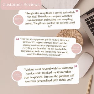 May include: A top-down view of a laptop, mouse, and pen on a light-colored surface. The image features customer reviews in speech bubbles with the name "B&eacute;lier" and quotes about gifts and customer service.