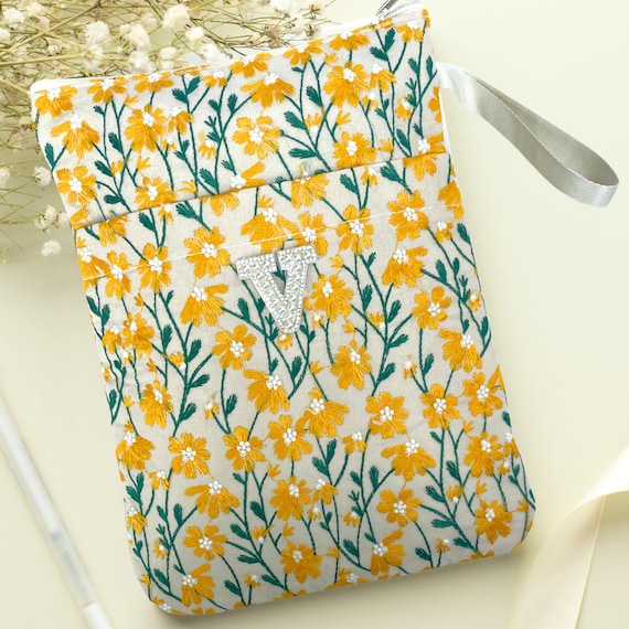 Daisy Embroidered Book Sleeve, Floral Book Bag with Zipper and Pocket, Book Protector for Book Lovers, Kindle Sleeve, Book Club Gift