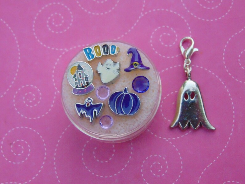 A Cute 10 Piece Purple Ghost Halloween Set With Haunted House Ghosts US Seller. Ghosts Ghosts Free Gift With Purchase