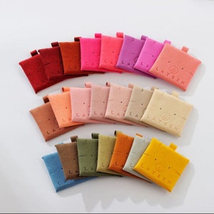 100 set di sacchetti per gioielli personalizzati con inserto in carta Logo stampato piccoli orecchini collane sacchetti per imballaggio con bottone all'ingrosso