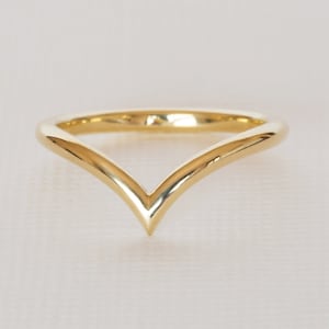 gebogener Ehering, 14k Stapelring, Goldring zierlich, 14k gebogener Ring, V-Hochzeitsband, Chevron 14k Ring, einfacher Goldring, Goldverschachtelung