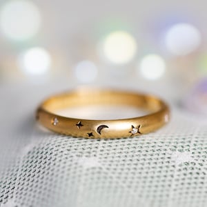 Unique Wedding Band, Star Wedding Ring, Celestial Moon Wedding Ring, Solid Gold Anniversary Ring, Boho Promise Ring, Diamond Band, 18K