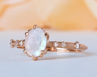 Moonstone Engagement Ring, Moonstone Ring Gold, Moonstone Wedding Ring, Natural Rainbow Moonstone Ring, Moonstone Vintage Ring, Oval, 18K