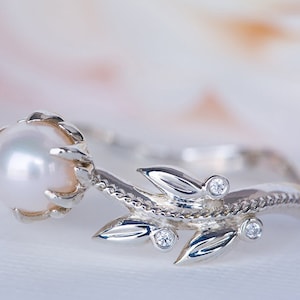 Leaves Engagement Ring, Pearl Engagement Ring, Pearl Wedding Ring, Pearl Anniversary Ring, Pearl Flower Ring, Freshwater Pearl Ring, 18K