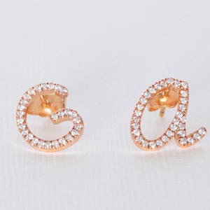 Pendientes con iniciales, pendientes de oro macizo personalizados, pendientes con el alfabeto, pendientes con letras de 14 quilates, pendientes con monograma, pendientes personalizados