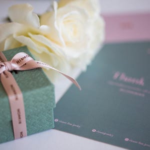 Bedelketting van 14 karaats goud, 14 karaats ketting met initialen, bedelketting met initialen, gepersonaliseerde 14 karaats ketting, 14 karaats letterketting, massief gouden bedelketting afbeelding 10