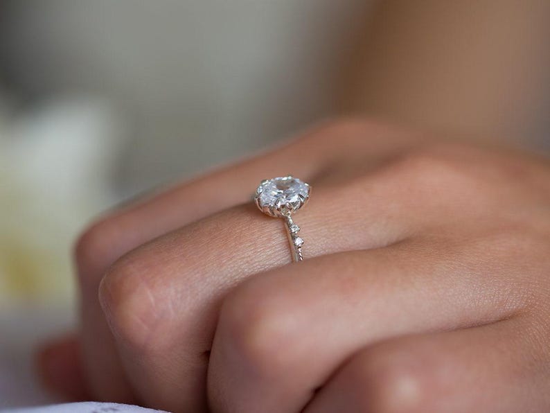 Antiker Verlobungsring, Verlobungsring im edwardianischen Stil, Moissanit-Diamantring, Forever One Moissanitring, 14-karätiger Moissanitring, 18-karätiger Diamantring Bild 9