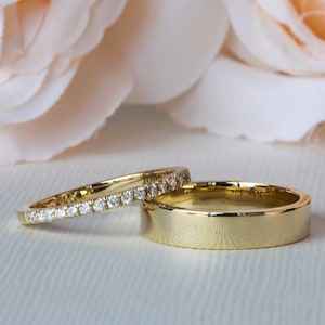 Wedding Bands Set, His & Hers Wedding Bands, Wedding Bands Set Yellow Gold, 18K Wedding Band Set, Wedding Ring Set His and Her