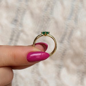 Pierścionek zaręczynowy ze szmaragdem, pierścionek z diamentem i szmaragdem, pierścionek z naturalnym szmaragdem, pierścionek ze szmaragdem 14K, alternatywna obrączka ślubna, obrączka ślubna w stylu boho, 18K zdjęcie 7