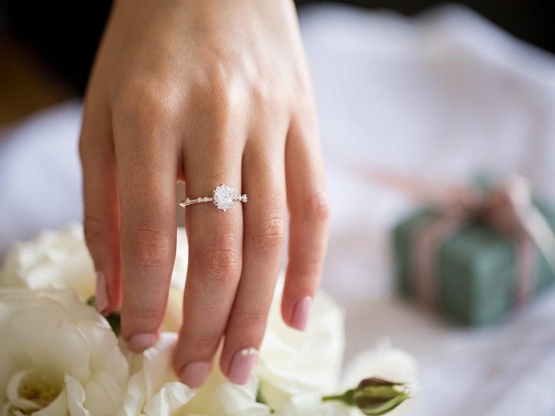 Antiker Verlobungsring, Verlobungsring im edwardianischen Stil, Moissanit-Diamantring, Forever One Moissanitring, 14-karätiger Moissanitring, 18-karätiger Diamantring Bild 4