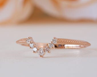 Anillo de boda curvo, anillo de corona de diamantes, anillo de boda apilable, alianza de boda victoriana, anillo de diamantes apilables, anillo de diamantes curvo, contorno