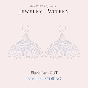 Può includere: Design del modello di gioielli con due orecchini a forma di falena con dettagli di teschio. Il design utilizza linee nere per il taglio e linee blu per l'incisione. Il testo "GAVRYLENKOJEWELRY" e "JEWELRY PATTERN" sono in alto. Il testo "Black line - CUT" e "Blue line - SCORING" è in basso.