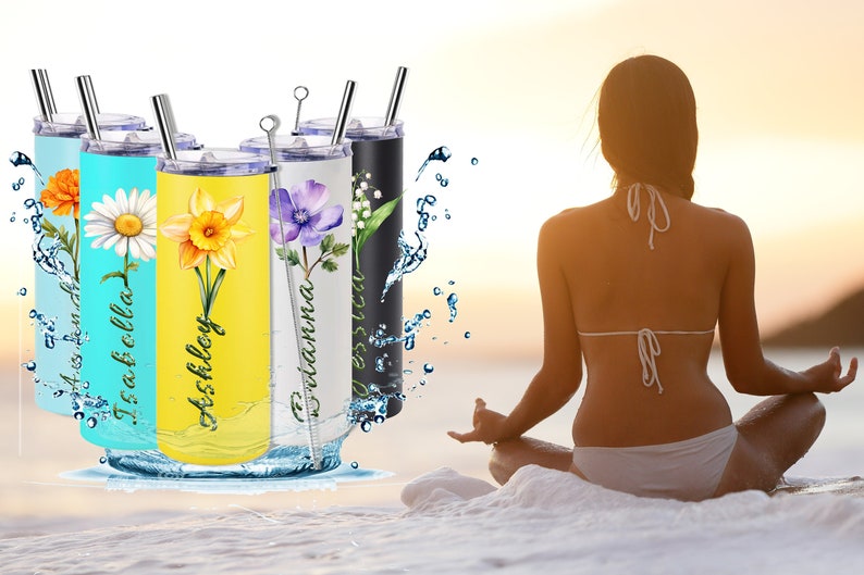 Puede incluir: Cinco vasos de acero inoxidable con dise&ntilde;os florales y nombres personalizados. Los vasos son en tonos de azul, amarillo, blanco y negro. Los nombres en los vasos son "Ashley", "Isabella", "Giada", "Ashkley" y "Erdanna".
