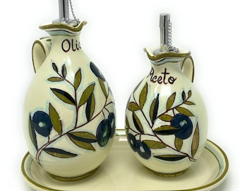 Juego de cerámica italiana: dispensador de aceiteras, vinagreras y ampollas. Cerámica artística con diseño pintado a mano. Aceitunas. Estilo rústico. Hecho en Italia. Toscana.