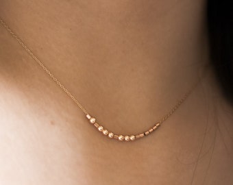 Collar personalizado con código Morse en oro de 14 k o plata esterlina • Regalo personalizado de collar con cuentas para mamá o hermana