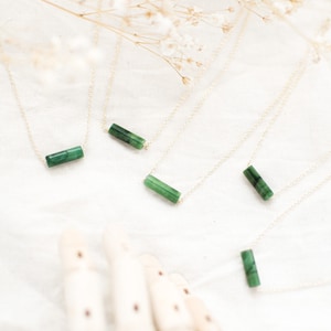 Jade Edelstein zierliche Bar Halskette - 14k Gold Halskette Minimalist Anhänger - Grün Jade Anhänger Halskette - Geschenk für Mutter, Schwester, Freundin