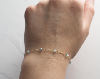 Delicada pulsera de aguamarina con piedra natal; joyería con piedra natal de marzo para mujer