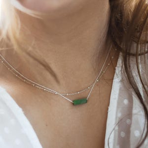 Minimalistische sierlijke jadestaafketting: gelaagde sterlingzilveren edelsteenhangerketting voor dames