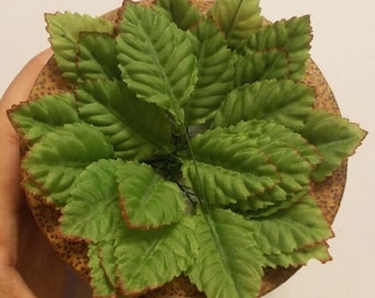 100 Small Green Satin Fabric Leaves: Craft Supplies (1"x1.5")