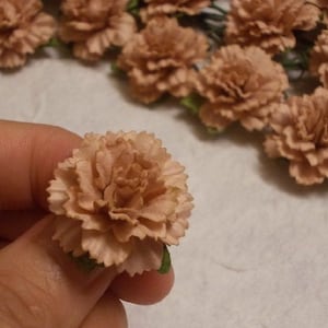 10 flores de papel (tamanho 1 ") Flor artesanal de papel de amoreira, casamento artesanal de flores de papel, cravo, casamento, buquês, cravo de papel marrom-amarelado.