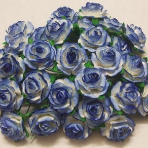 30 papieren bloemen (maat 0,65") Mulberry Paper Craft bloem, minirozen, bruiloft, papieren bloemenhuwelijk, koningsblauwe randen papieren rozen.