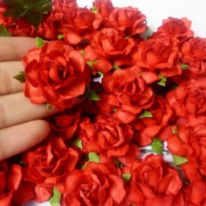 10 flores de papel (tamanho 1,5"), flores de papel para artesanato, flores de papel para casamento, casamento, buquês, rosas de papel vermelhas.