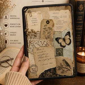 Könnte beinhalten: Ein Kindle-Hülleneinleger mit einer Collage aus Papierstücken im Vintage-Stil, einer Schmetterlingsillustration, einer Vogelskizze, einer Briefmarke und Spitzenbesatz. Der Text enthält "Collect beautiful moments", "Assurance" und "There is a crack in everything. That's how the light gets in."