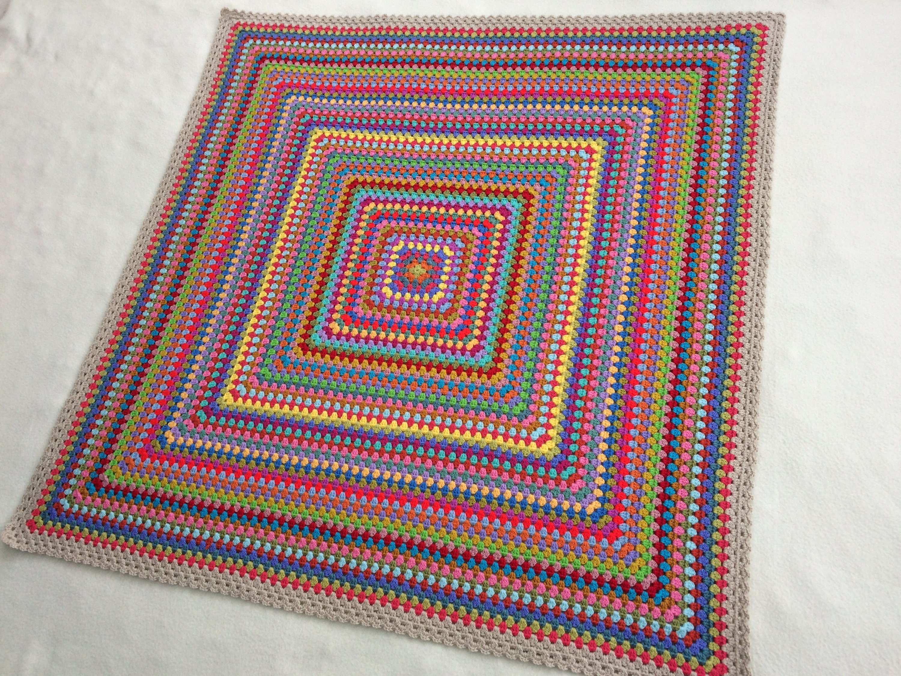 Retro Crochet Blanket Modern Vintage Granny Square - Etsy 【予約販売】本 US Vintage Ivory Blanket Granny’s ラグ