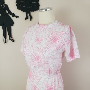 Vintage 1950's Floral Dress / 60s Pink Atomic Spiral Day Dress S image 1