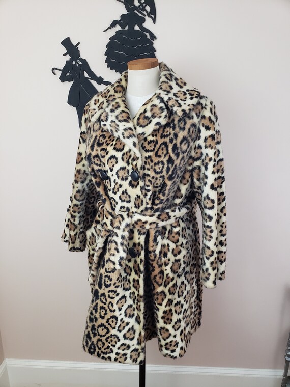 Vintage 1960s Leopard Coat / 70s Leopard Jacket O… - image 8