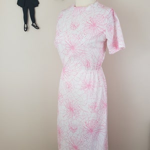 Vintage 1950's Floral Dress / 60s Pink Atomic Spiral Day Dress S image 4